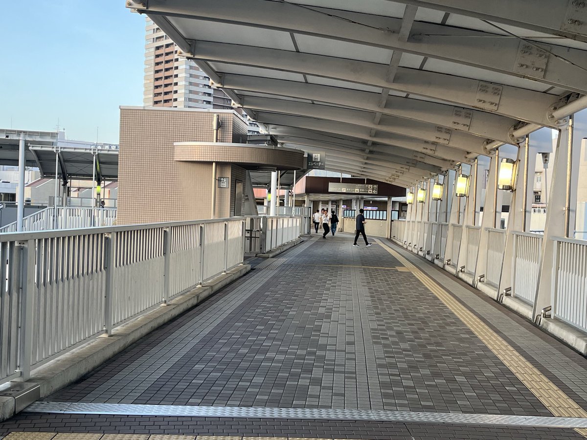 おはようございます✨
今日は西宮北口駅でしぶや議員、たかの議員とサポート下さる方と各方面に分かれてお渡ししています。
しぶや議員は北西、たかの議員は南西、私は北東（アクタ通路）です。
お見かけの際はお声がけ下さい😊