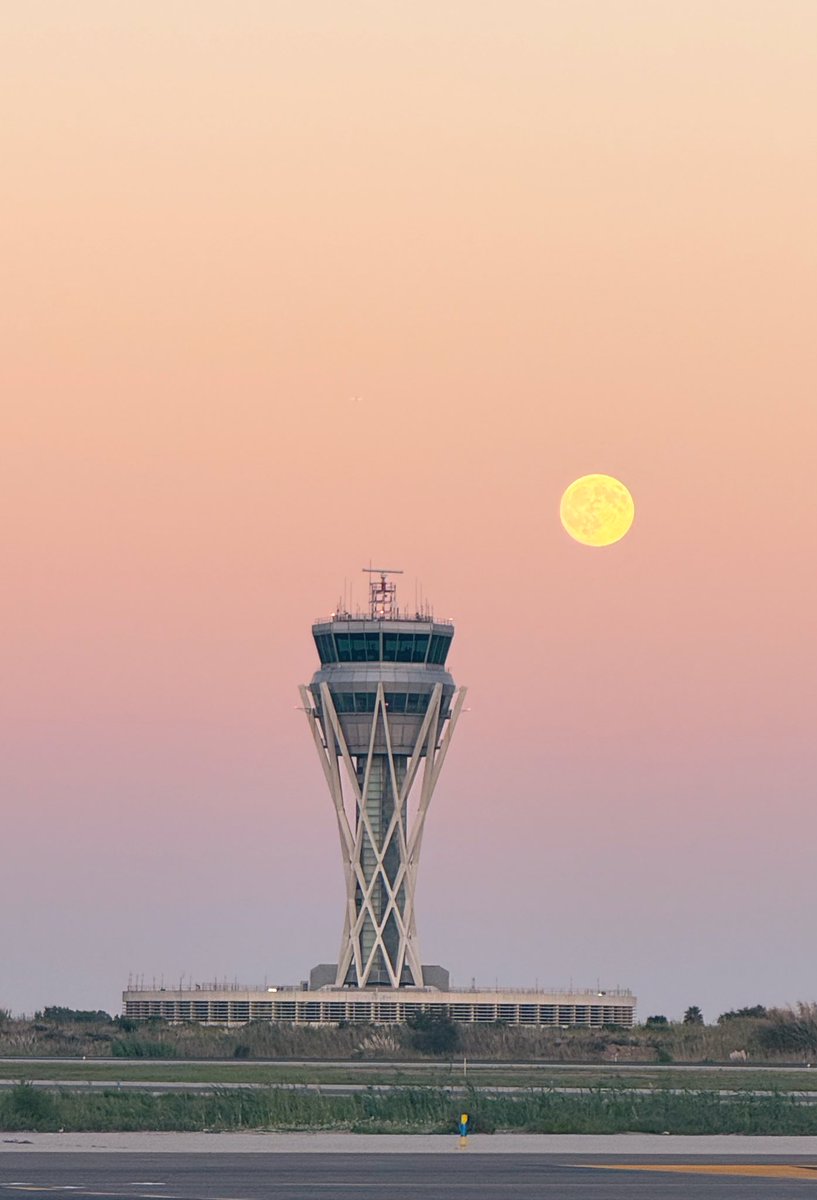 LEBL Luna llena <a href="/controladores/">😉Controladores Aéreos 🇪🇸</a>
