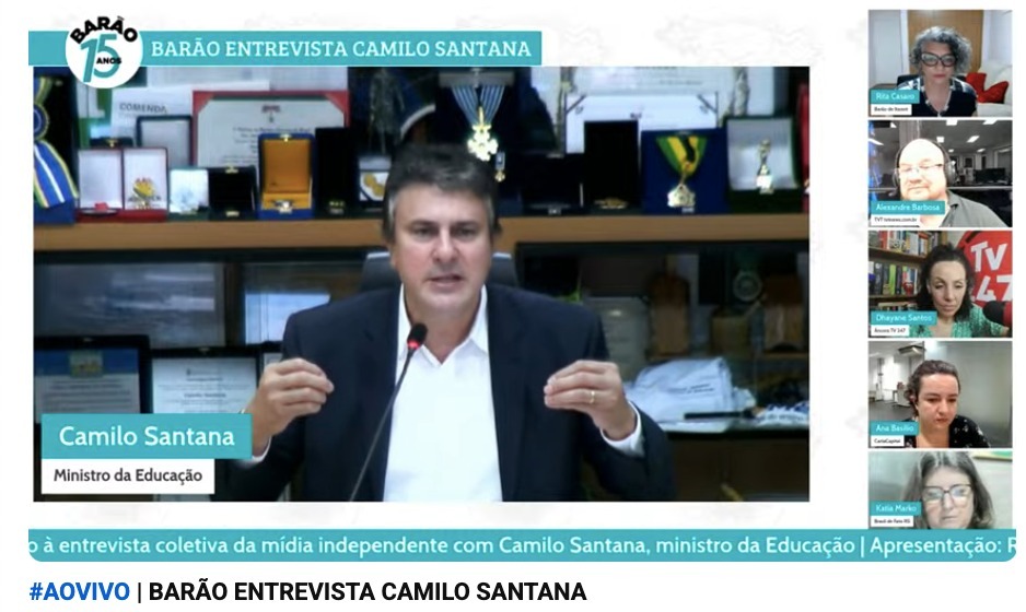 Camilo Santana no canal do Barão |  Criamos o Compromisso Nacional Criança Alfabetizada, o Programa Mais Professores para estimular os jovens que queiram entrar na licenciatura, com bolsas de estudo para estimular a formação de novos educadores