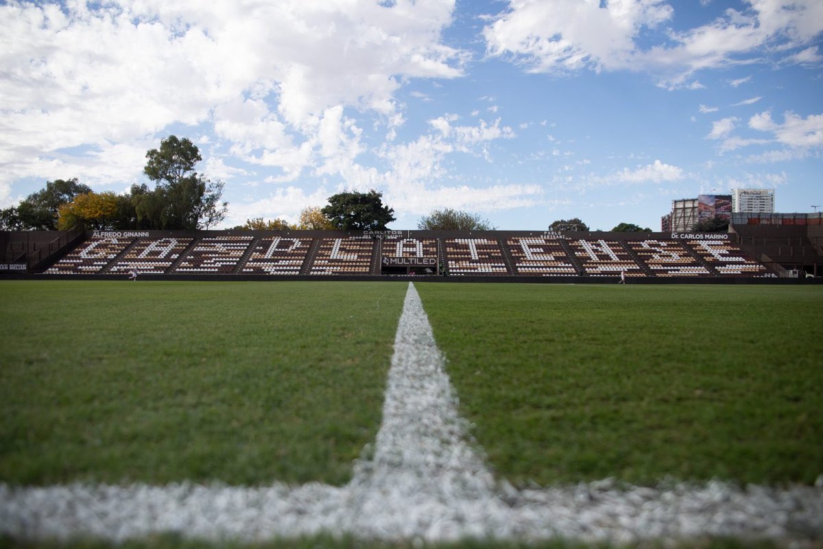 CLMerlo's tweet image. 🚨[CONFIRMADO] La final entre Deportivo Madryn y Gimnasia y Esgrima (M) tiene cancha, día y horario. 
*️⃣Se disputará el sábado a las 17 en la cancha de Platense.