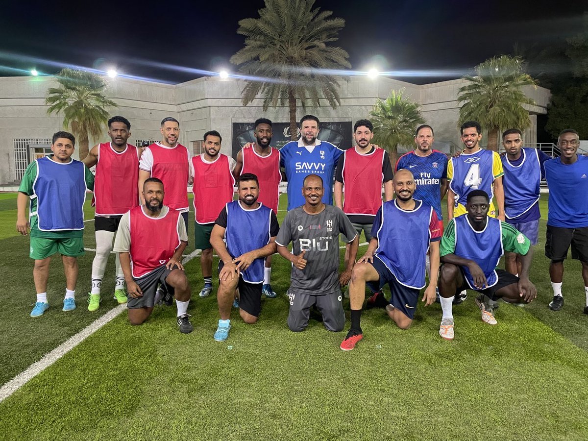 تمرين اليوم مع نجوم الكرة السعودية 🇸🇦⚽️

خالد قهوجي - صالح الصقري - عبدالفتاح عسيري - محسن العيسى - طلال العبسي - جفين البيشي - إبراهيم هزازي- علي مدحلي