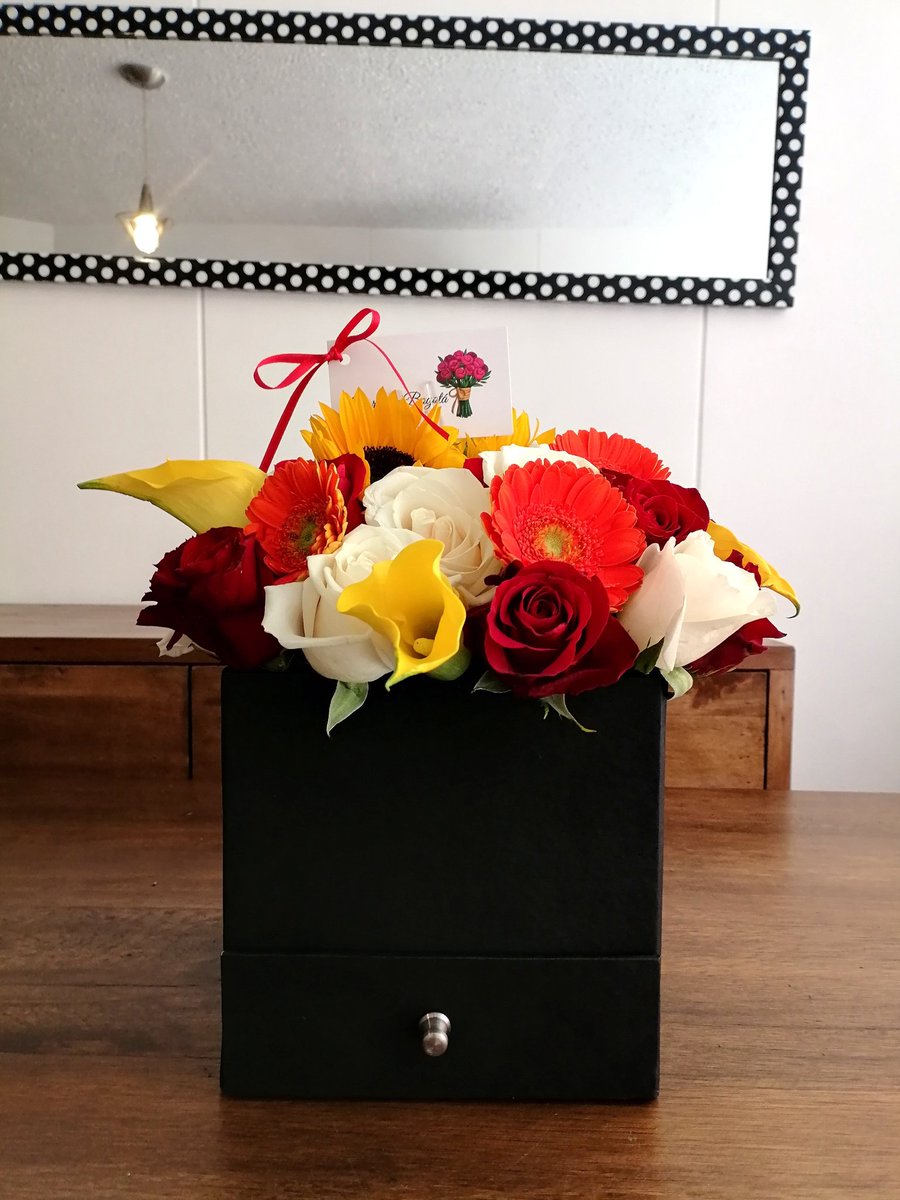 FloresVirtual's tweet photo. Octubre esta aquí y con los colores más cálidos y acogedores 🍁
Nuestros arreglos florales de temporada combinan lo mejor de la naturaleza: Girasoles, gerberas, rosas y toques de follaje otoñal 🍂🌻
🌟📦 ¡Haz tu pedido hoy y llena tus espacios de vida!

📱https://t.co/oZ9KWXCCxB https://t.co/eWKFvy7Nxa