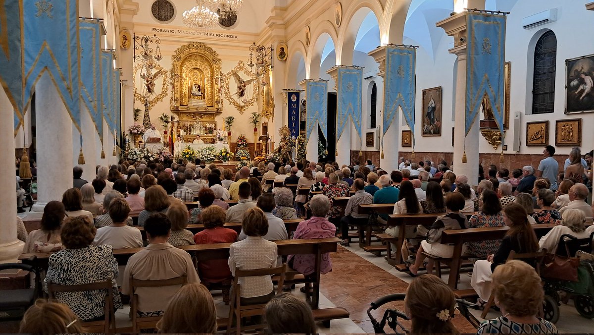 OFRENDA A LA PATRONA

La Agrupación de Cofradías ha realizado su ofrenda floral a la Virgen del Rosario Coronada, Patrona y Alcaldesa Perpetua de Fuengirola, en el último día de novena. 

Con el encanto de la víspera, ya falta muy poco para el gran día.

#AgrupaciónFuengirola