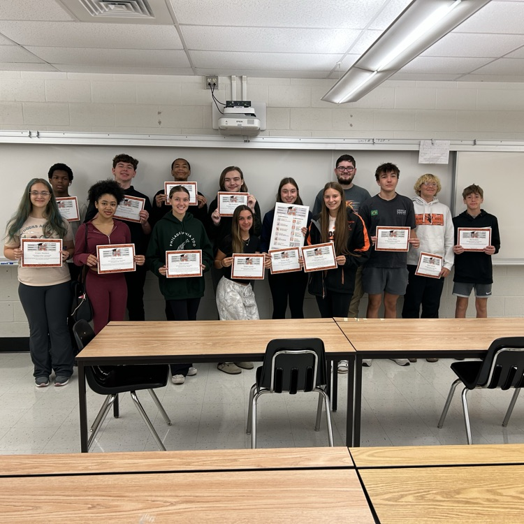 NAHS1619's tweet photo. Last week we celebrated the students who demonstrated quality communication skills in the classroom. Keep up the great work! #kkidsthrive #kkidpride https://t.co/kJpoHuOxEf