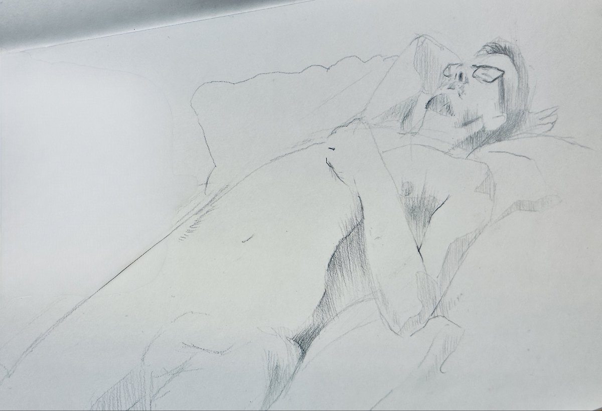 Posing for live-drawing sessions again. Kate Winslet, eat your heart out. 🧐