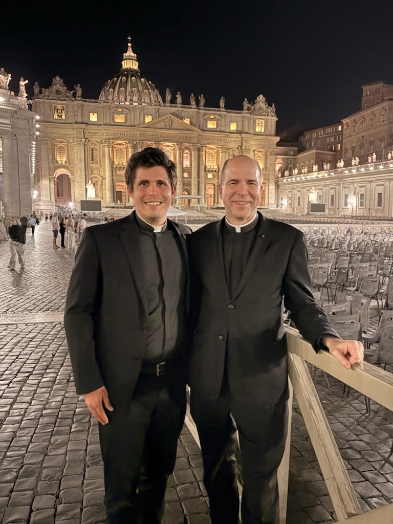 ChestertonAcad's tweet photo. Chesterton Academy Alumnus, Charles DeReuil, Class of 2018, was recently ordained as a Transitional Deacon! God willing, he will be ordained to the priesthood in the Archdiocese of St. Paul and Minneapolis next spring! Congratulations to him and the entire DeReuil family!😄 https://t.co/aL0hsl87G9