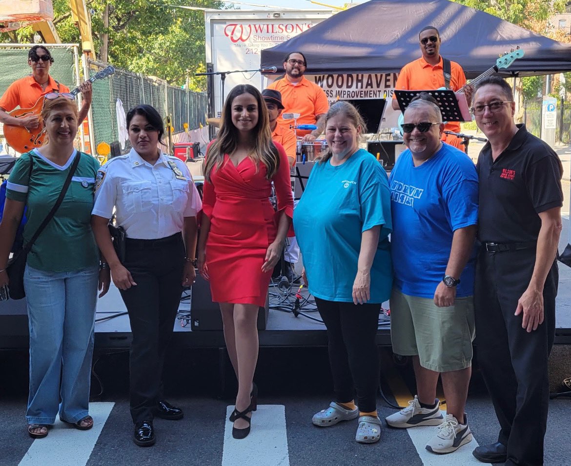 JeniferRajkumar's tweet image. I had a blast greeting hundreds of my neighbors at the energizing Woodhaven Street Festival. It’s a staple event every single year, celebrating our community and small businesses. Congratulations to @woodhavenbid on another successful festival!