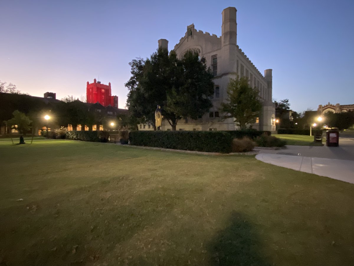 PalmeriJoAnn's tweet image. Oklahoma Memorial Union &amp;amp; Monnet Hall on the north oval @UofOklahoma this morning #OUskywatch #LibrariesFromTheOutside