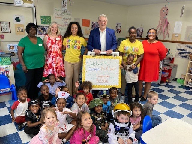 CommJacobs's tweet image. 📚 Big smiles and bright minds at Childcare Network #24 in Augusta! @RepRickAllen stopped by to read Every Amazing Story — and the kids were captivated from start to finish! 🌟 #EarlyLearning #AugustaGA #ReadingMatters
