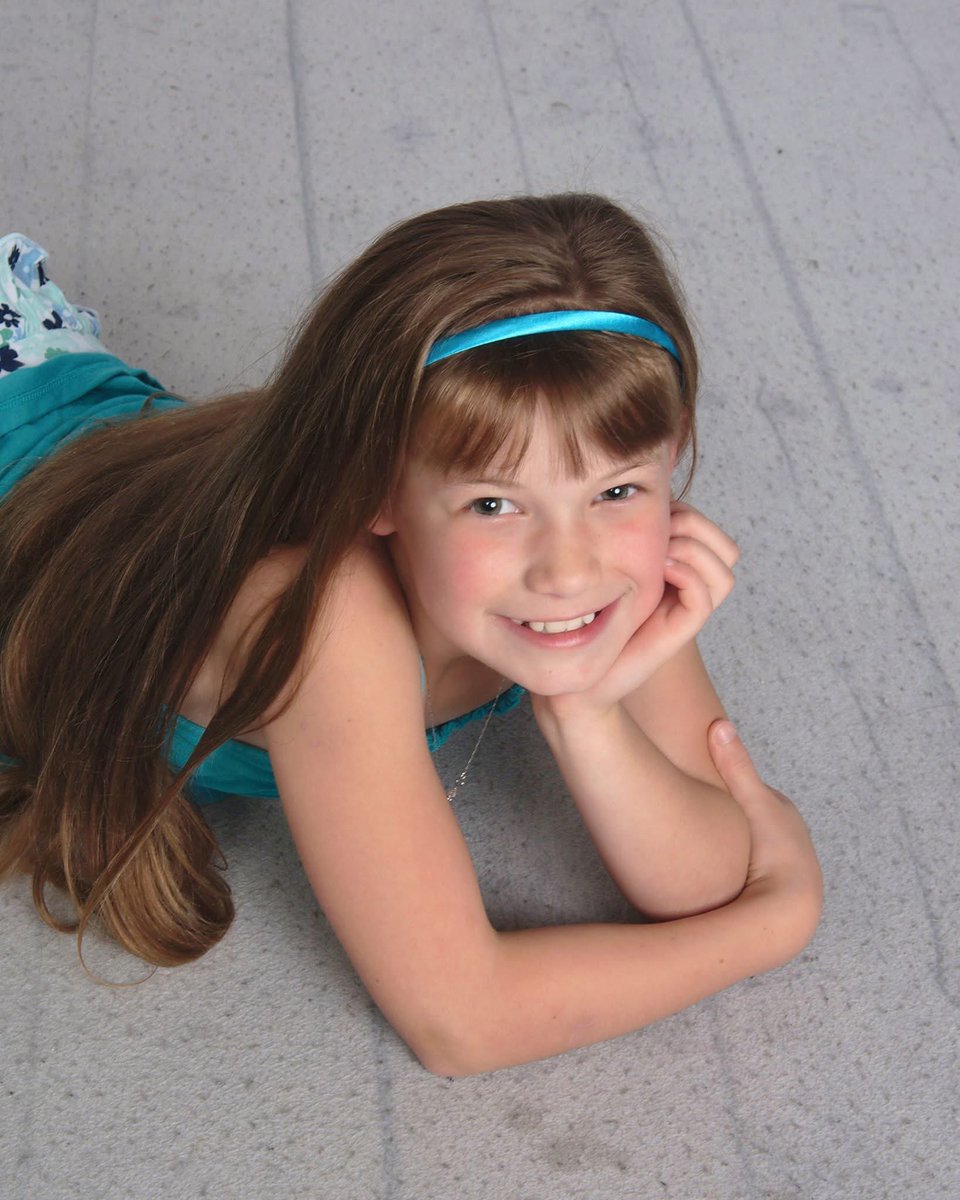 We have another cutie freshman’s birthday today! HAPPY BIRTHDAY, Kendall!! Wishing you the best day filled with your favorites - basketball, family, and friends ❤️🤍 <a href="/KendallMedinger/">KendallMedinger</a>