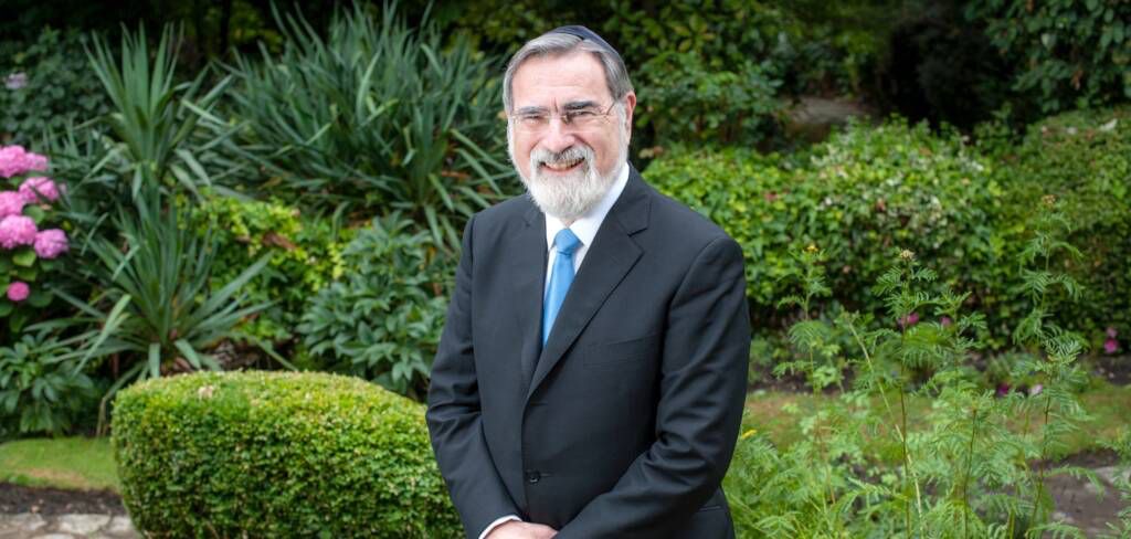 HenMazzig's tweet photo. This Sukkot, lower your walls and lead with an open heart.

Rabbi Lord Jonathan Sacks z”l, former Chief Rabbi of the UK, writes: “Joy doesn’t come from great houses of brick or stone; it doesn’t come from what we shut out, but from what we let in. Joy comes from a roof open to heaven, a door open to guests, and a heart open to thanksgiving.”

May his words remind us that strength is found not in stone, but in the fragile stability of the sukkah. Strength is when, despite our pain and fear, we keep our doors and hearts open.

Chag sameach.