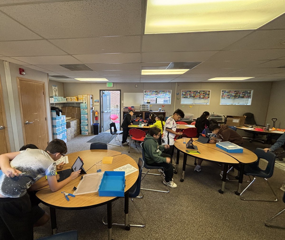 Students in robotics are building the future—one circuit, code, and creative idea at a time!
#StVrainStorm #SkylineCommunityStrong #StVrain Advantage
¡Los estudiantes de robótica están construyendo el futuro, un circuito, un código y una idea creativa a la vez!