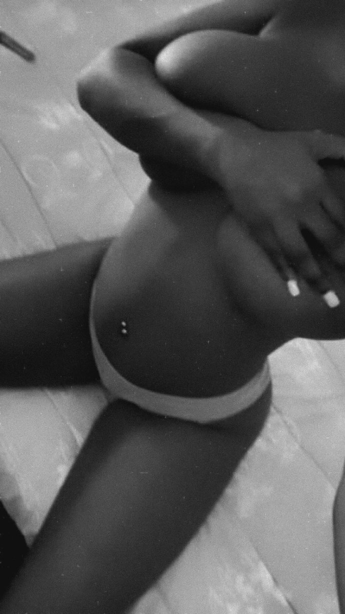 itty bitty tittys pretty 😩😘