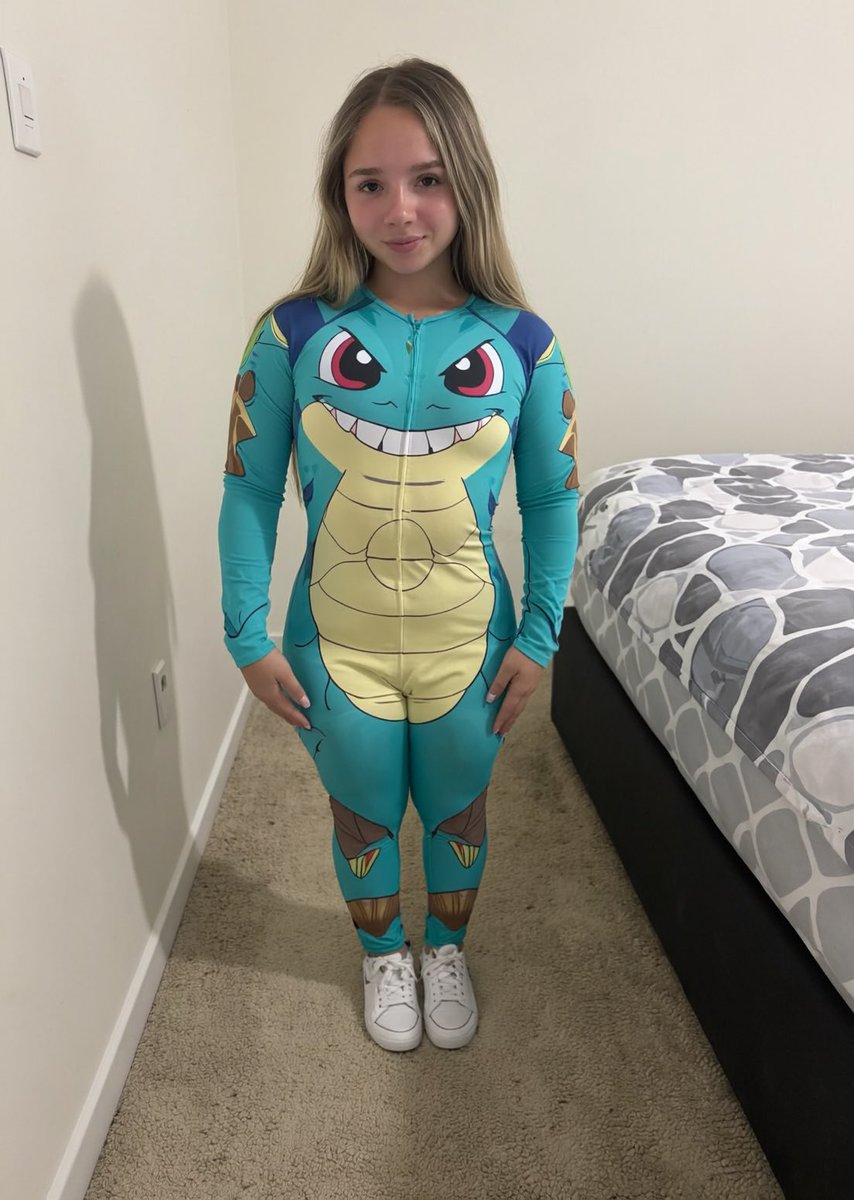 tinytaylax's tweet image. I just got rejected because I’m 3’11 , where are the men who are into smaller girls?