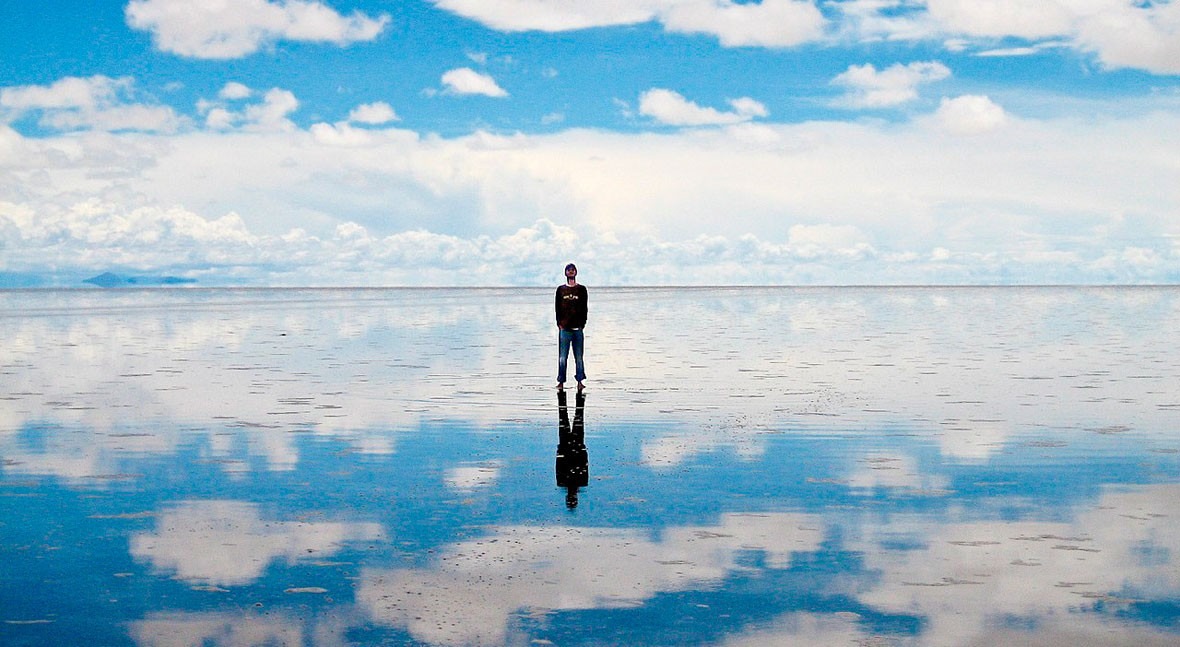 De hecho en Unravel Kaneki está en el Salar de Uyuni, Bolivia ☝️🤓
