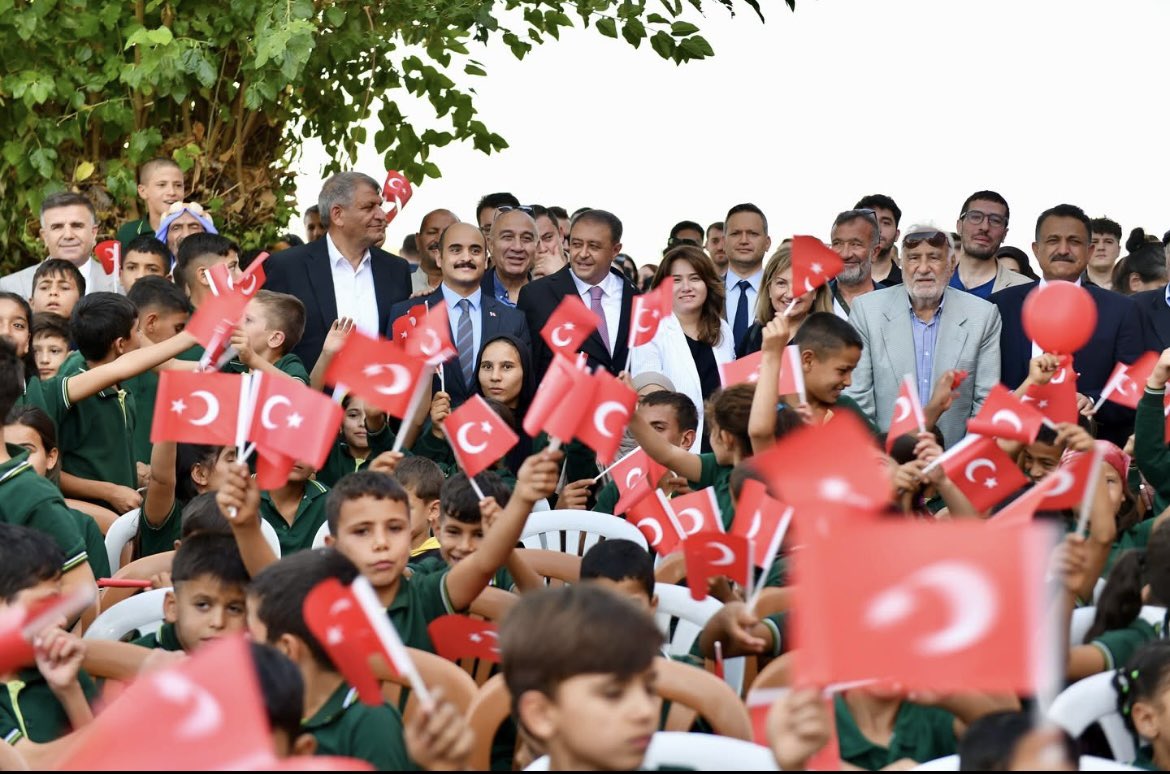 🎉 Eğitime Değer, Geleceğe Yatırım! 🎉

🔹İlçemizde yapımı tamamlanan Behlül Vural İlkokulu ve Ortaokulunun açılışı, Valimiz Sayın Hasan Şıldak’ın teşrifleriyle gerçekleştirildi.

🔹Açılışa, eğitime gönül veren hayırseverimiz Sayın Behlül Vural ve ailesi de katıldı.