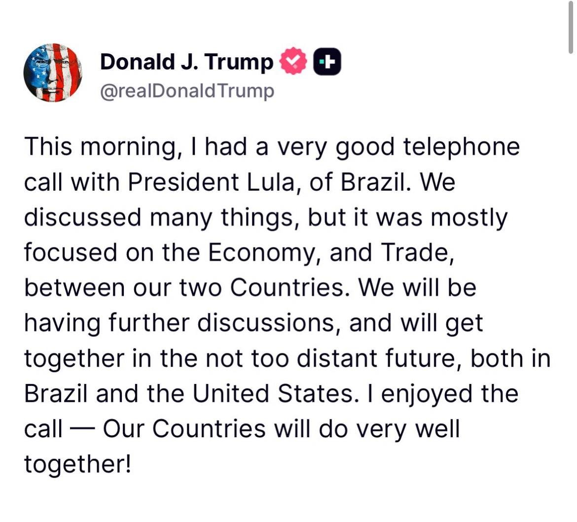 sputnik_brasil's tweet photo. 🇺🇸🗣 'Nossos países se darão muito bem juntos', diz Trump após ligação com Lula

O presidente dos Estados Unidos, Donald Trump, afirmou ter tido uma "ótima conversa" por telefone com o presidente Luiz Inácio Lula da Silva nesta segunda-feira (6). Segundo ele, o diálogo abordou diversos temas, com destaque para a economia e o comércio entre Brasil e EUA.

Trump disse ainda que novas conversas estão previstas e que ambos devem se encontrar em breve, "em um futuro não muito distante".

"Gostei da conversa. Nossos países se darão muito bem juntos!", declarou o líder estadunidense.