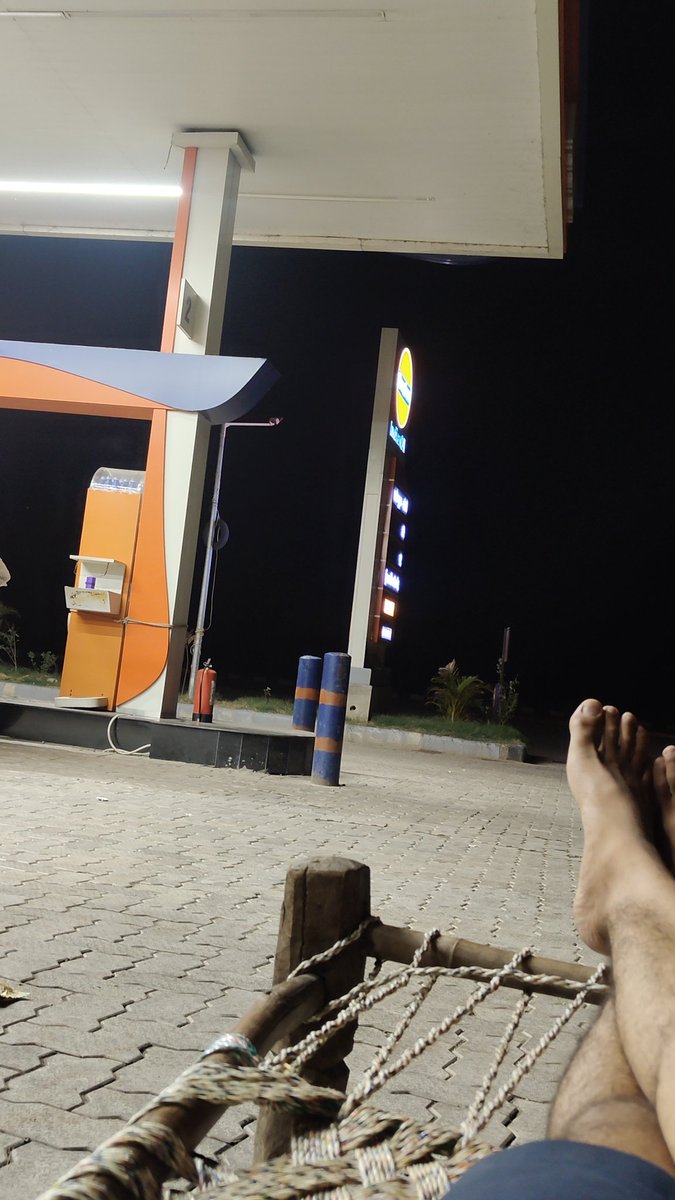 Anshulrld's tweet image. तुम्हारी याद में डूबे कहाँ कहाँ से गए
हम अपने आप से बिछड़े कि सब जहाँ से गए

नई ज़मीन की ख़्वाहिश में हम तो निकले थे
ज़मीन कैसी यहाँ हम तो आसमाँ से गए...

~ सादिका नवाब 
#bijnor