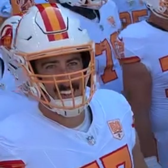 The OL beaming ear to ear knowing what this guy just unleashed on his team😭😭😭