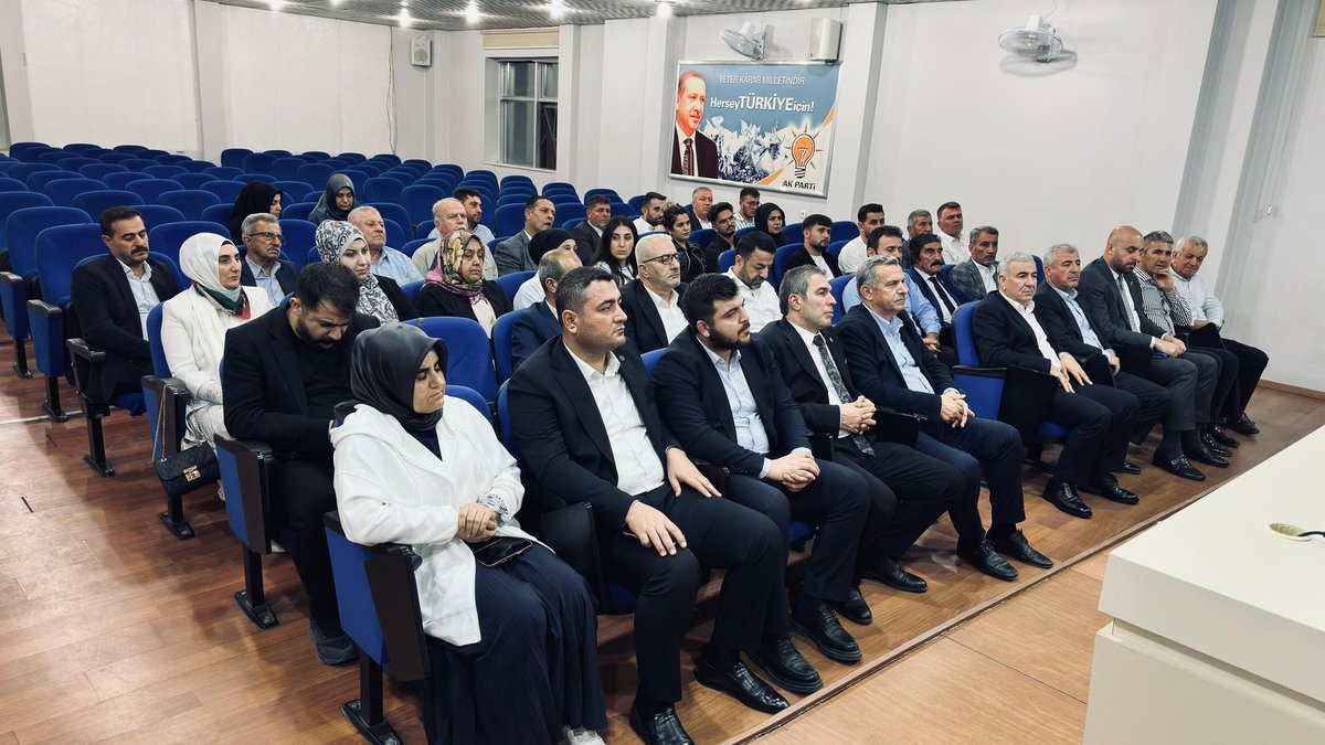 📍AK Parti Batman İl Başkanlığı

AK Parti Genel Merkez Yerel Yönetimler Başkan Yardımcımız Sn. Eyüp Eroğlu(<a href="/EyupEroglu60/">Eyüp EROĞLU 🇹🇷</a>)'nun katılımıyla; 3 kademe Yerel Yönetimler Birim Başkanlarımız, Belediye Başkanlarımız, İl Genel, İlçe ve Belde Belediye Meclis Üyelerimizin katıldığı