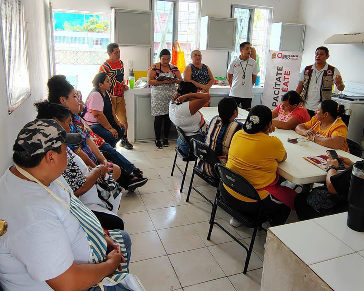 SABGOBQRoo's tweet image. Como parte de las acciones para fortalecer la rendición de cuentas y la vigilancia del uso correcto de los recursos públicos, capacitamos en materia de #ContraloríaSocial a personas beneficiarias e integrantes de comités ciudadanos en la capital del Estado.