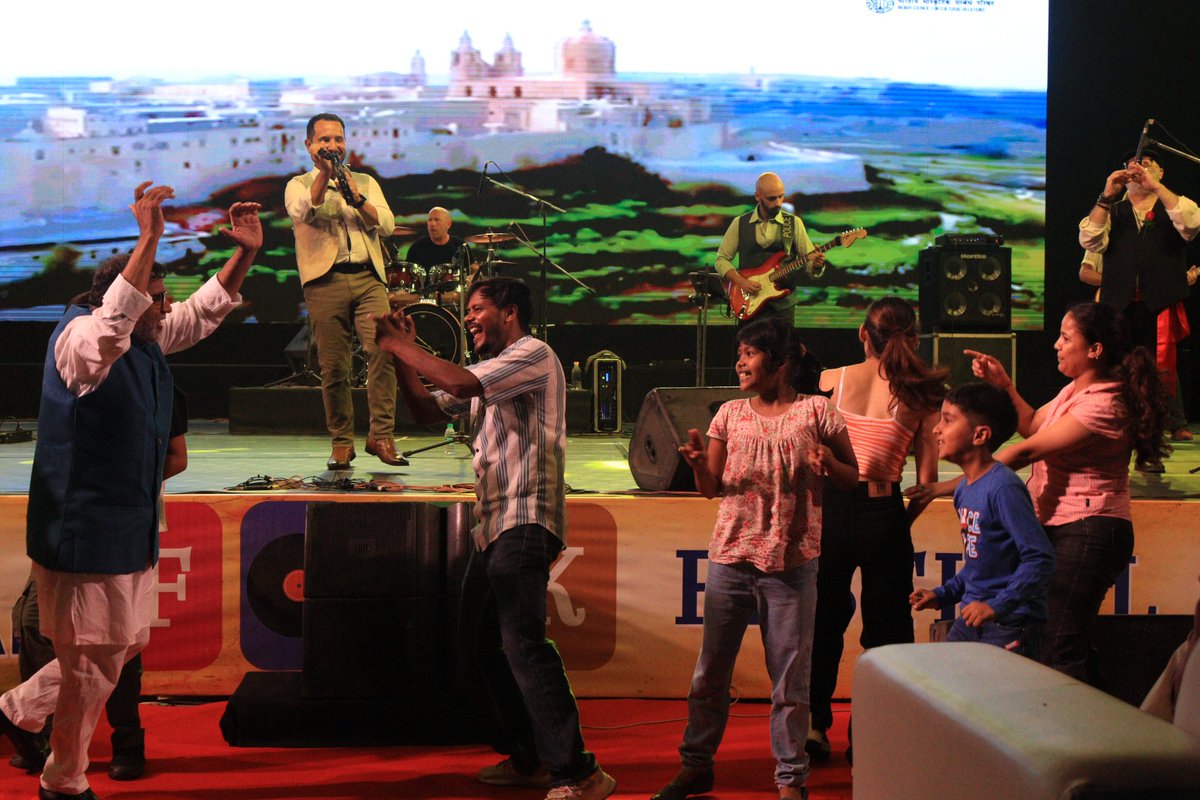 iccr_hq's tweet image. Day 2 | India International Folk Festival 2025 
It wasn’t just a festival — it was a feeling. 

A sea of people filled Central Park — standing, sitting, dancing, clapping — as cultures from across the world shared one stage and one heartbeat. 
The 9th Edition of the India…