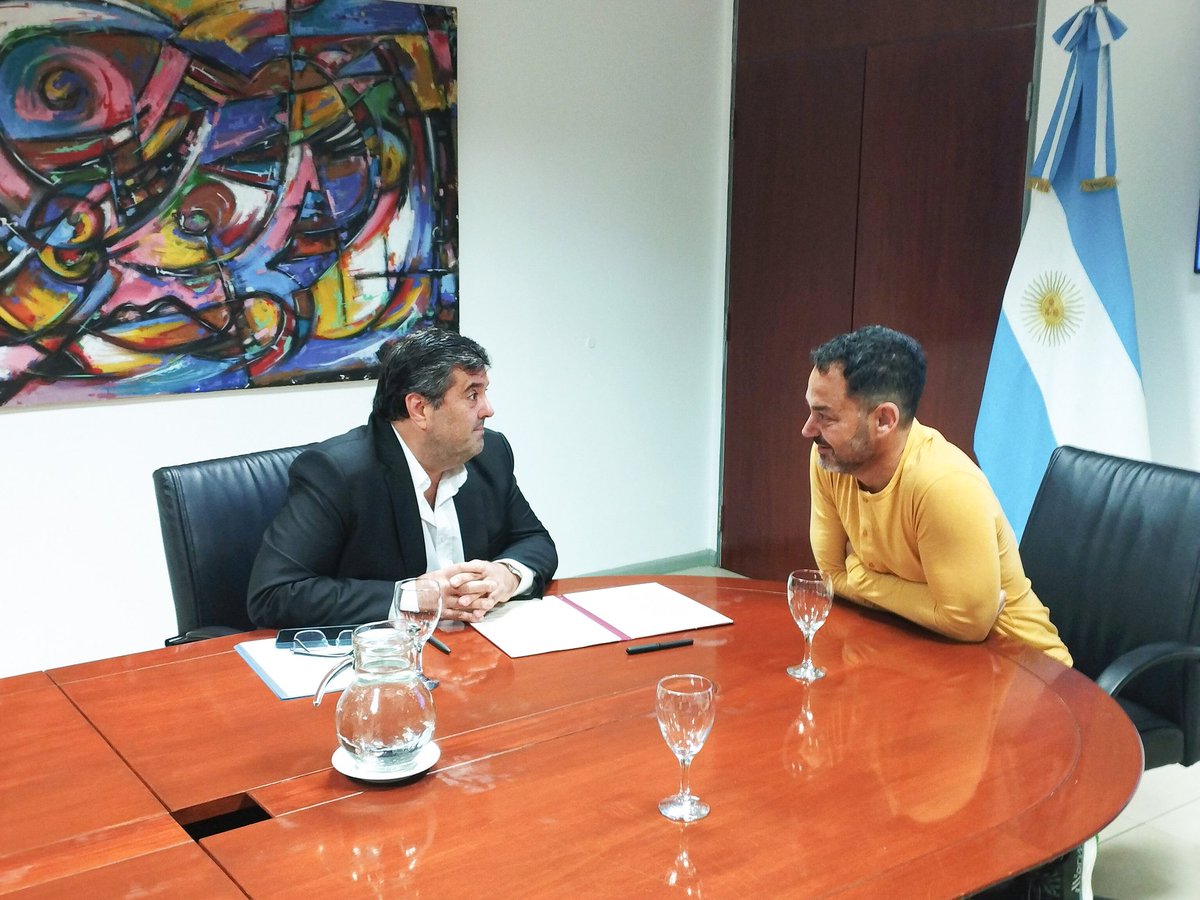 AMTdeSalta's tweet image. La AMT y la Municipalidad de Salta trabajan en la equiparación de la antigüedad para el sector impropio

Actualmente para el sector de taxis y remises es hasta 10 años y para los vehículos que trabajan con las aplicaciones es hasta 15 años.

Más info 👇

salta.gob.ar/prensa/noticia…