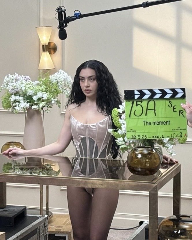 CHARLI XCX
THE MOMENT