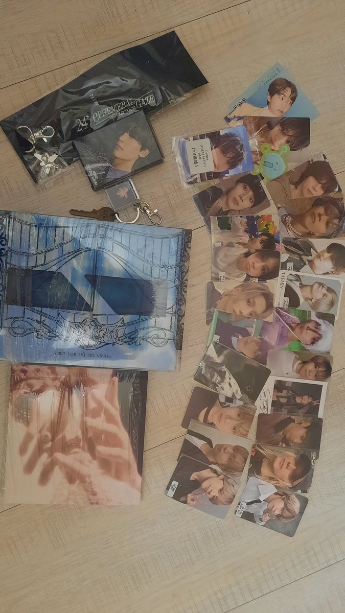 Aicobae05's tweet photo. Terimakasih buat semua kakak shawol yang ikut GA Biday'Taemin,  aku ada beberapa pc sam album unslead yang bisa diclaim.. Barangkali minat boleh dm yaa kak, maaf sebelumnya
@recairaJC @FlameShiita @recairaJC @lovedamdamii @Aunashida @6v6fullsun @kochengzz_ @kimchiireohke4 https://t.co/gJYQzXpBhx