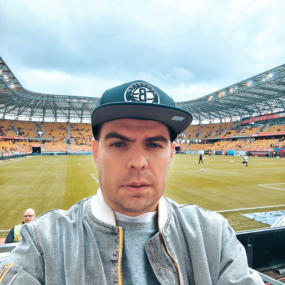 Asator (@asatorfury) on Twitter photo Jak pisałem, tak zrobiłem.
Wczorajsze urodziny spędzone na meczu <a href="/Jagiellonia1920/">Jagiellonia Białystok</a>
Musiałem poczuć na własnej skórze jakim królem w Białymstoku jest Jesus Imaz. Zwycięstwo i kolejny jego gol, więc wszystko się zgadza. :))
A, w piątek powrót na Włókniarz.💪 Jak pisałem, tak zrobiłem.
Wczorajsze urodziny spędzone na meczu <a href="/Jagiellonia1920/">Jagiellonia Białystok</a>
Musiałem poczuć na własnej skórze jakim królem w Białymstoku jest Jesus Imaz. Zwycięstwo i kolejny jego gol, więc wszystko się zgadza. :))
A, w piątek powrót na Włókniarz.💪