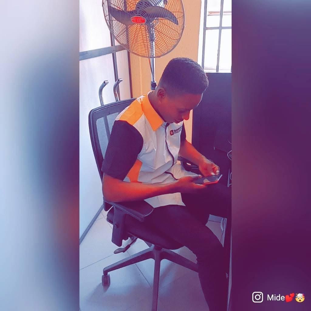 codewithmide's tweet image. Back in 2019/2020, I got my first break in tech through a customer service role.
That experience taught me patience, communication, and how to truly understand people and businesses.
Fast forward to now and Iโm still grateful for where it all started.
Happy Customer Serviceโฆ