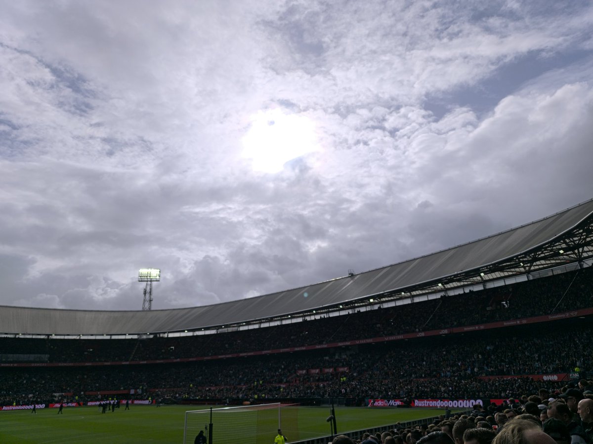 FRMartijn's tweet photo. Feyenoord - FC Utrecht 3-2. #FEYutr #FEYfcu #Feyenoord #Groundhopping #Futbology https://t.co/ghUOowkT03