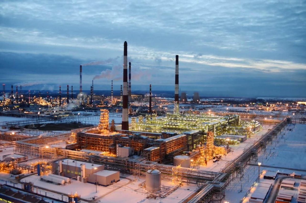 russia has shut down its largest oil processing facility in the Leningrad region following a Ukrainian drone attack. Repairs will take about a month, - Reuters.

That really hurts.

The CDU-6 primary oil processing plant at the Kirishinefteorgsintez refinery was attacked on the