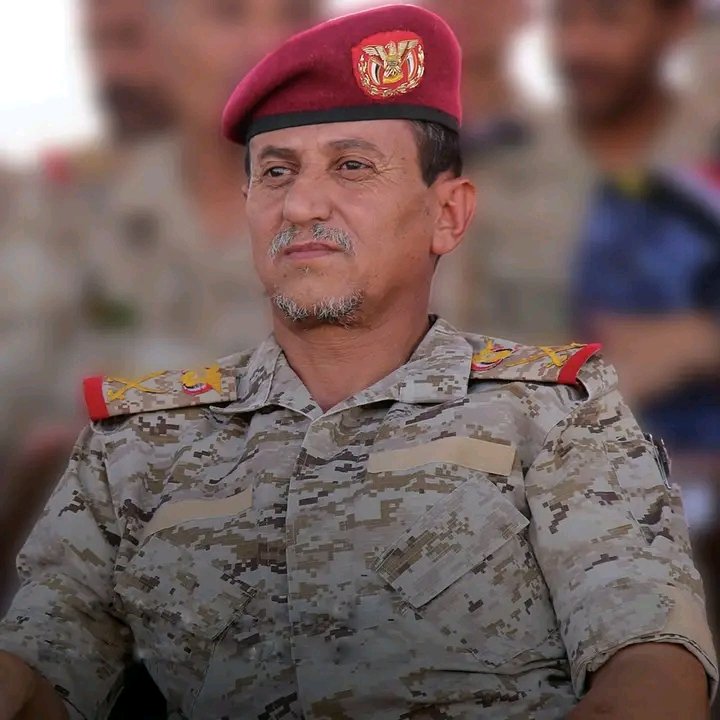 #مؤسس_الجمهوريه_الثانيه
#مؤسس_الجيش_الوطني

رحمة الله تغشاك عزت النساء ان تلد امثالك 😢