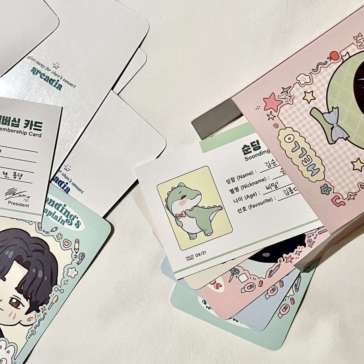 soondingies, i got something for you 🦖
#첸 Arcadia in Seoul Day 1 &amp; 2
small giveaway • 21 sets/day

📍 location : to be announced
많관부🧃🫧
#CHEN <a href="/CHEN_INB100/">CHEN_official</a>