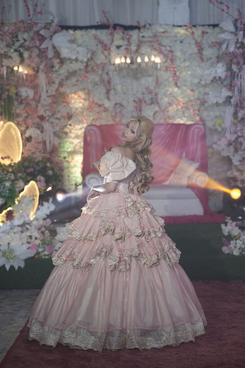 PRINCESA! Gehlee do UNIS viraliza ao mostrar celebração de seu aniversário de 18 anos parecendo ter saído da realeza.