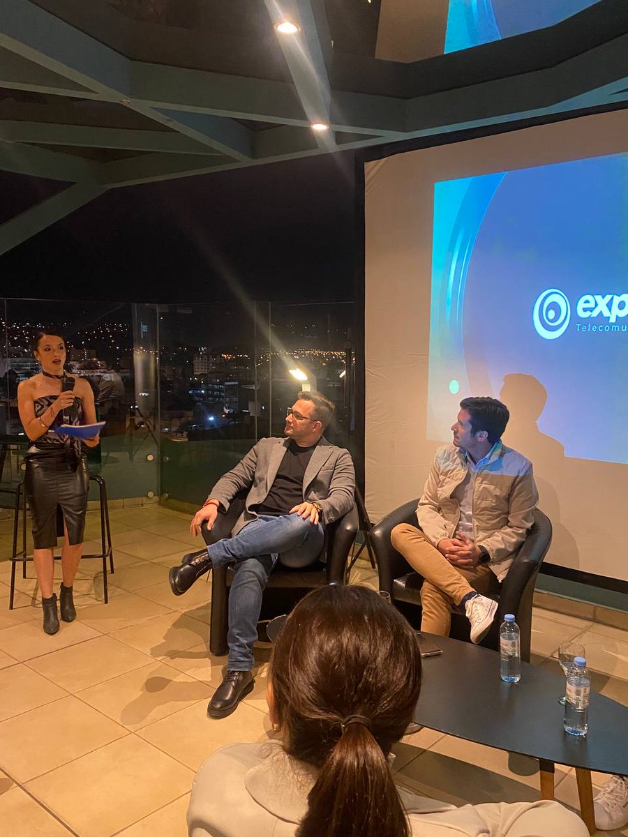 Participamos del encuentro "Fibra, datos e inteligencia artificial" organizado por Express Telecomunicaciones, que contó con la presencia de <a href="/JoanCwaik/">Joan Cwaik</a> .
Junto a él, compartimos un espacio de diálogo del impacto de la IA y la transformación digital en el sector público y privado.