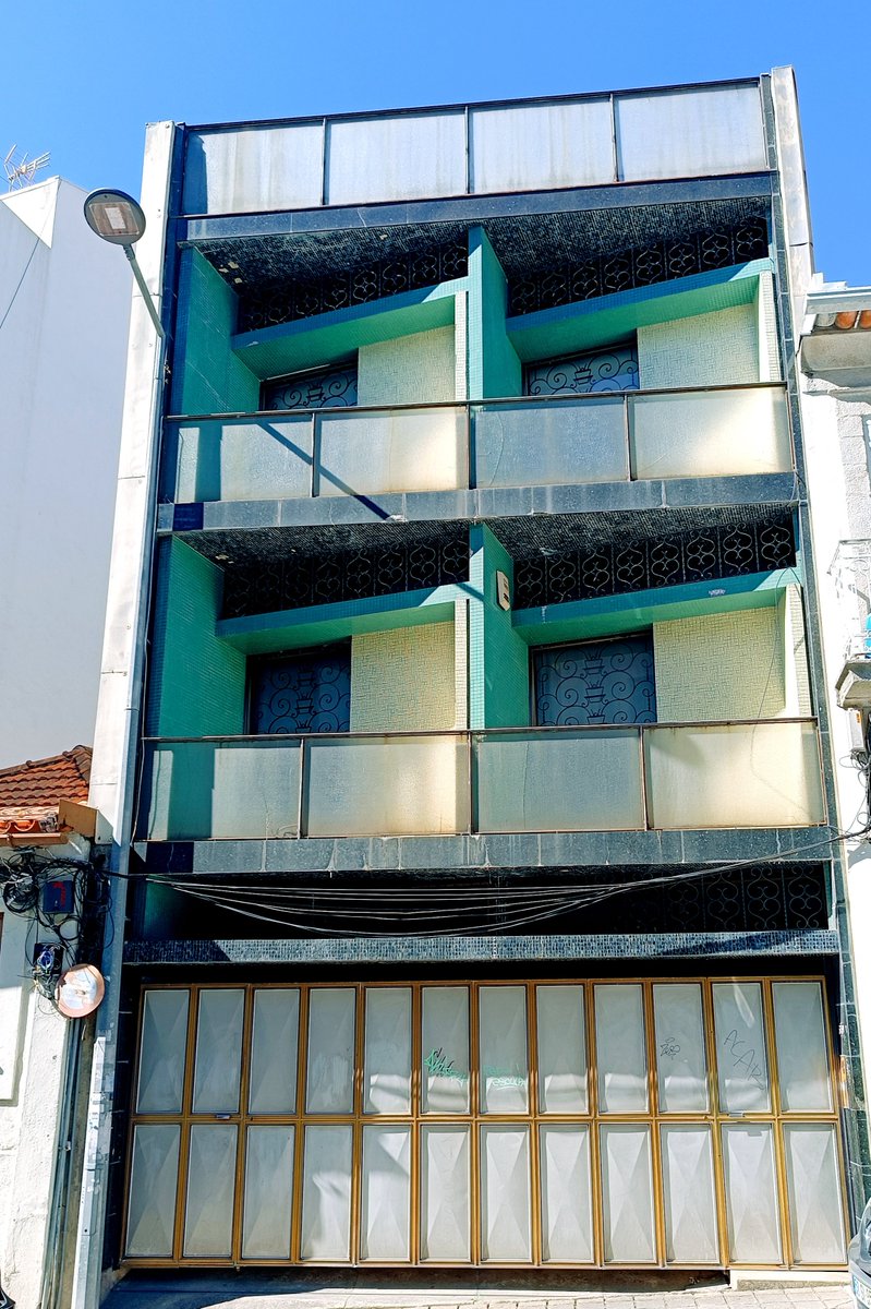 A felicidade que seria viver numa casa tao bonita (mais bonita ainda se nos aproximarmos), ainda que uma das ruas esconsas da cidade.