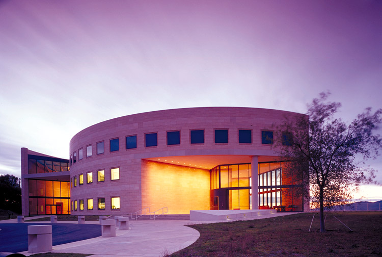 KitchellCos's tweet image. Built to last. Designed to inspire. 
This World Architecture Day, we’re sharing a few of our favorites—swipe to explore. 🏛️🔎
#WorldArchitectureDay #Architecture #IconicDesign #BuiltEnvironment #Kitchell