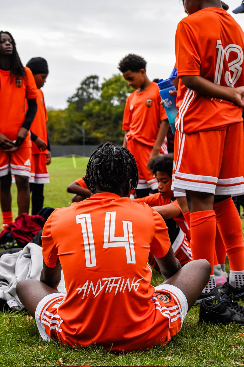 Kphotographyx's tweet image. Seeing the club grow like this is genuinely heartwarming. The hard work behind the scenes has been incredible, and I’m proud to call SE DØNS my club.

Here’s to the future of one incredible family. 🙏🏽

@sedonsfc

#ANYTHING #A4P #A4MOS #SEDONS #ShotByKier

instagram.com/p/DPecrtxjAHY/…