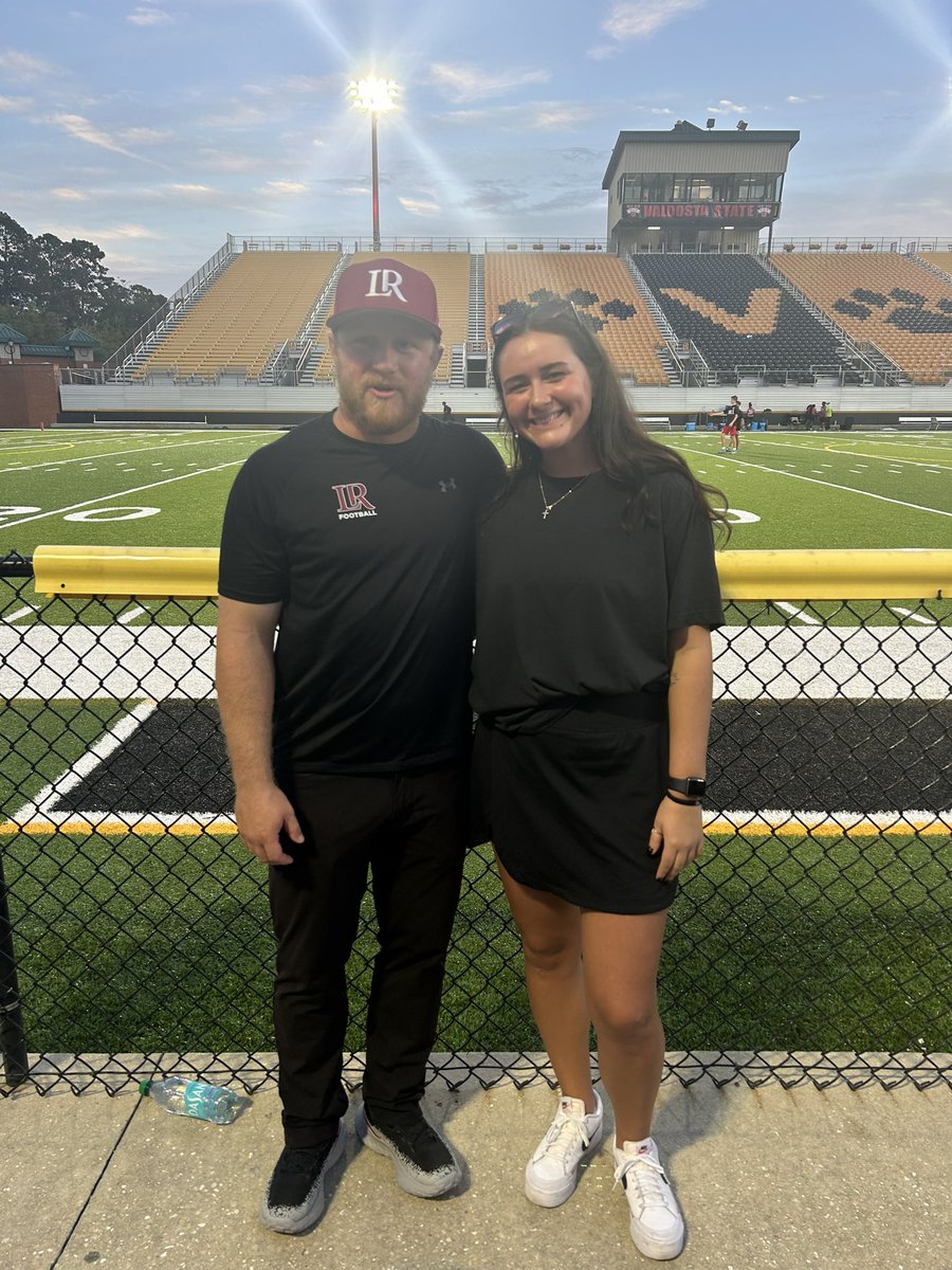 thebigOsystem's tweet photo. My Dawgs 👇🏼

@NateMullen7 
🏈 Asst. Football Coach @LRBearsFootball 

@ramimullen 
🏐 Asst. Volleyball Coach
@VState_VB 

PROUD to watch you work! ❤️ the IMPACT you both are having on the people in your programs‼️

I know your Little Bro is Proud, too 💯

#CoachDad

#BigO
✝️✝️✝️ https://t.co/jil8ZBAfAZ