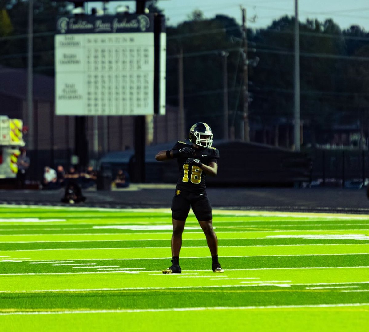 CarrolltonTroj1's tweet image. ✨’26 SR. SPOTLIGHT ✨

🟨⬛️Jermichael Simmons⬛️🟨

@JermichaelSim 

🏈 DB
📏 5’11
⚖️ 202 lbs
📚 3.3 GPA

🎥: Highlights ⬇️
hudl.com/profile/166036…

#GoldStandard