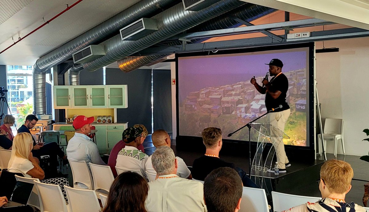 BitcoinEkasi's tweet image. Still one of my personal favourite Bitcoin moments of all time:
@LuthandoSABTC speaking at @abcptza in January 2025, with both @helenzille from the @Our_DA and @MzwaneleManyi from the @MkhontoweSizwex watching...
I had people messaging me privately that they wouldn't attend the…