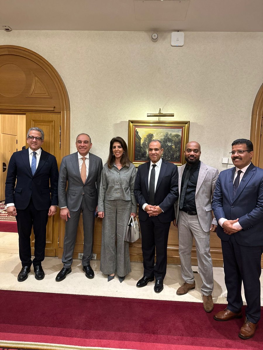 MJumeh's tweet image. فوز تاريخي للمرشح العربي المصري الدكتور خالد العناني بمنصب المدير العام لمنظمة اليونسكو، وهو أول عربي يتقلد هذا المنصب البارز.
إنجاز كبير تحقق العرب بعد ثمانين عاماً من تأسيس المنظمة.

حصل الدكتور العناني على 55 صوتاً من جملة 58 صوتاً، مقابل صوتين للمنافس السيد فيرمين إدوارد…