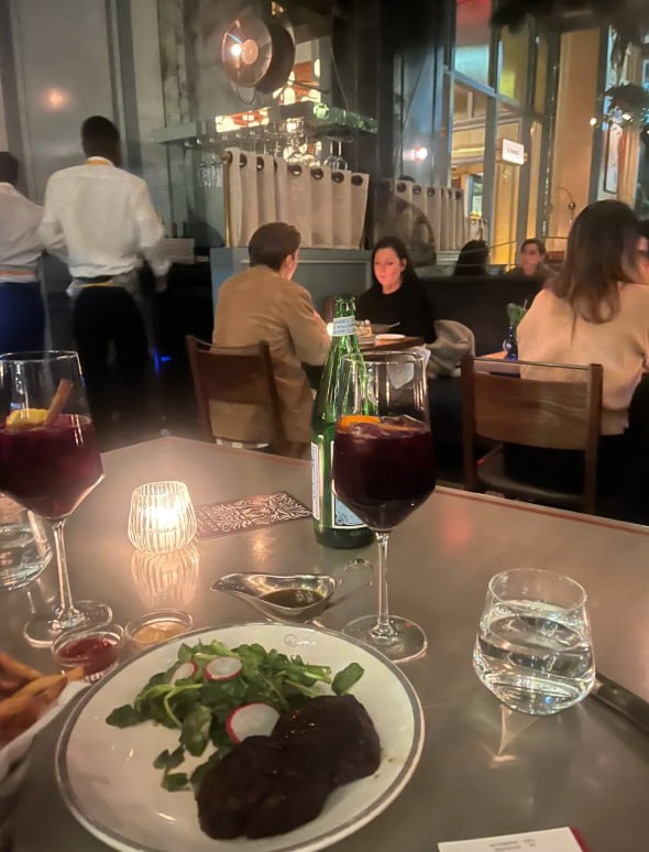 Table set, food served, hearts full. 🍴❤️ There’s nothing better than a cosy dinner night in. 🏠🥂
