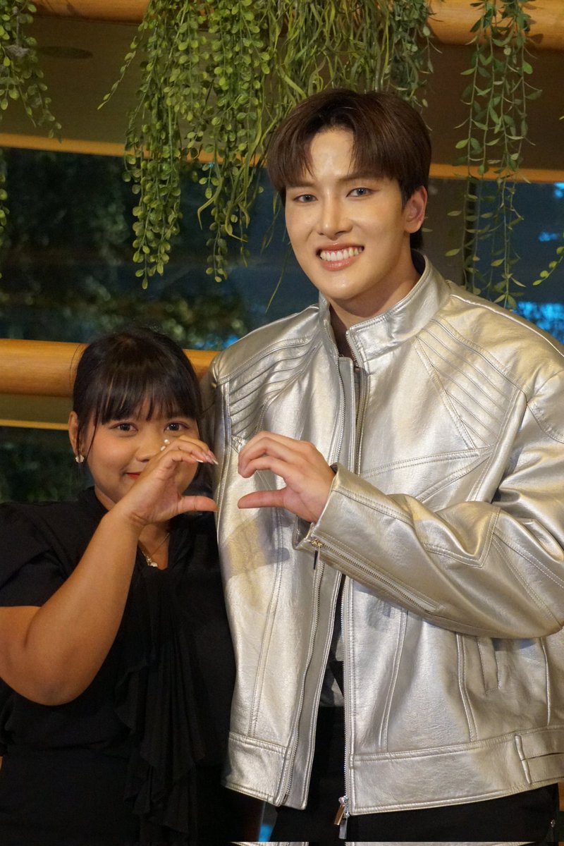 First 1:1 photo                    Last 1:1 photo

#GungunThk 
#ลูเนทของกันกัน 
#Lunettes