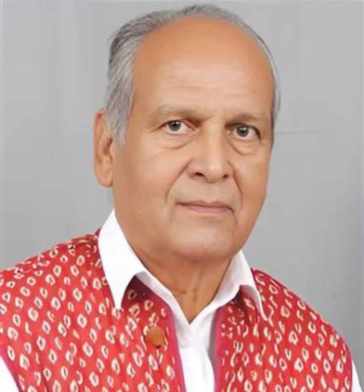 पूर्व पंचायती राज मंत्री श्री भरत सिंह जी कुंदनपुर का निधन अत्यंत दुःखद है
उनका दाह संस्कार कल सुबह कुंदनपुर में किया जाएगा।
ईश्वर से प्रार्थना है कि
दिवंगत आत्मा को शांति प्रदान करें एवं
शोक-संतप्त परिवार को यह दुःख सहने की शक्ति दें।
ॐ शांति 
#RajasthanNews #bharatsingh #kota