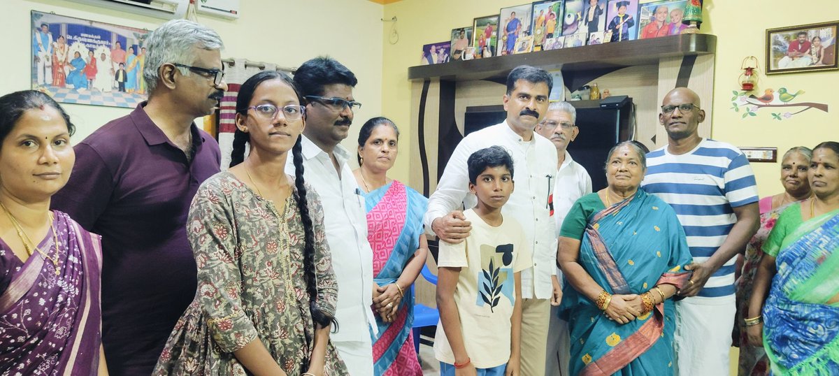 duraivaikooffl's tweet image. திருச்சி தெற்கு மாவட்டக் கழகச் செயலாளர் சகோதரர் மணவை தமிழ்மாணிக்கம் அவர்களின் மாமனார், மணப்பாறை தீயணைப்புத் துறை முன்னாள் நிலைய துணை அலுவலர் திரு. பெ.பெரியண்ண பிள்ளை அவர்கள் கடந்த 03.10.2025 அன்று காலமானார். 

அதன்பொருட்டு துக்கம் கேட்க, இன்று (06.10.2025) மாலை 8 மணியளவில் அவரது…