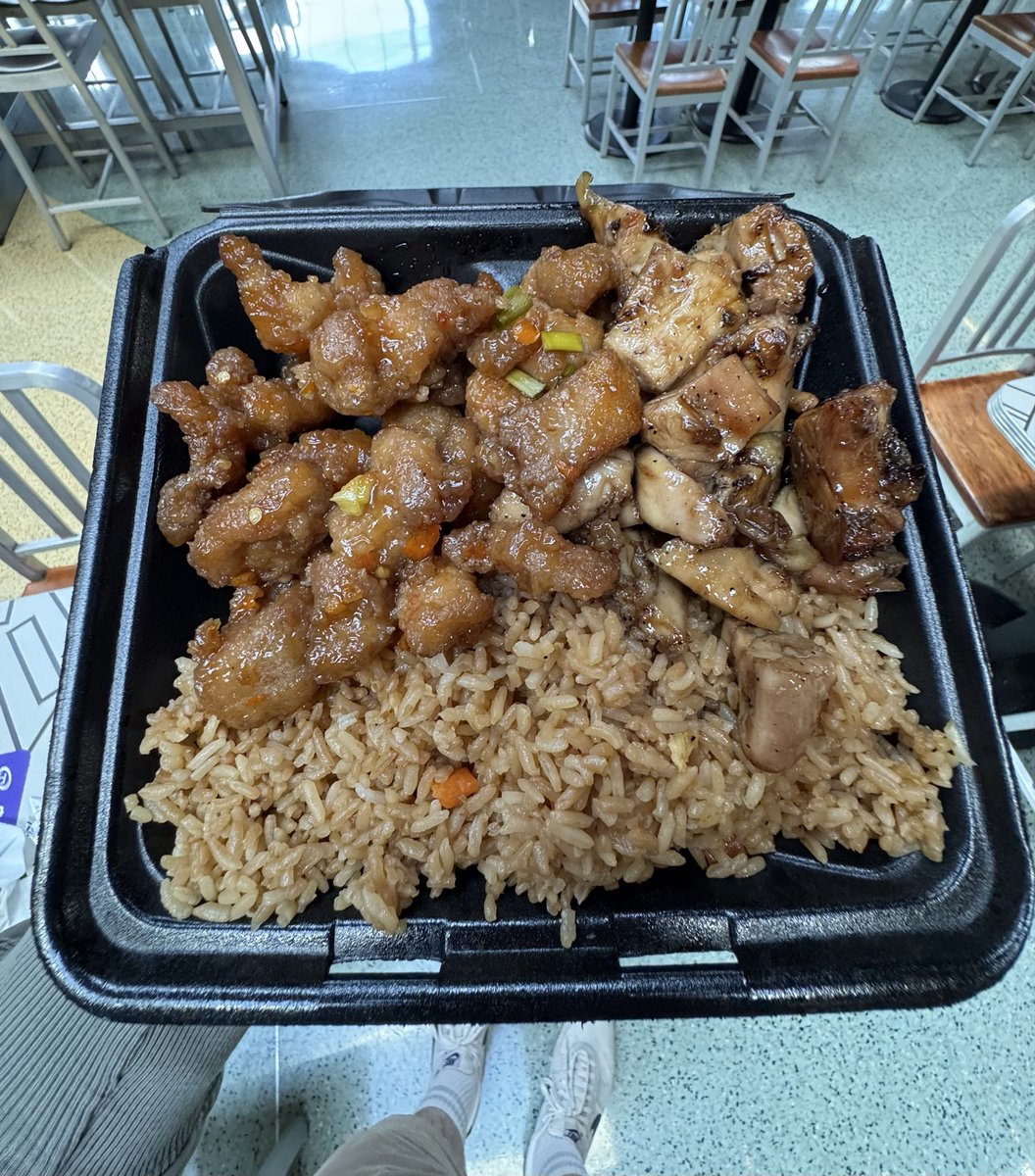 suplopa's tweet image. the dream is alive at the streets at southpoint