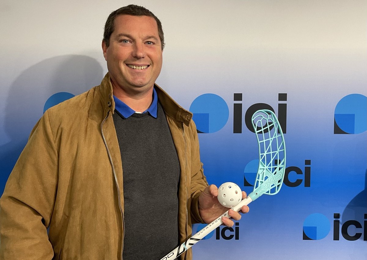 À la découverte du floorball, ce sport méconnu, aux fines frontières du hockey sur glace, mais dans un gymnase, avec le président du <a href="/RouenFloorball/">Rouen Floorball</a>  ➡️ l.ici.fr/hYp